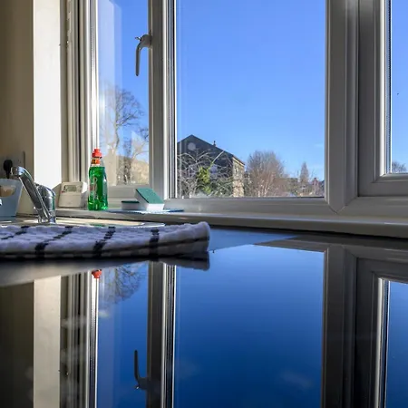 Blooms In Lower Wortley - Couples Hideout With A Shared Kitchen - Pass The Keys 公寓